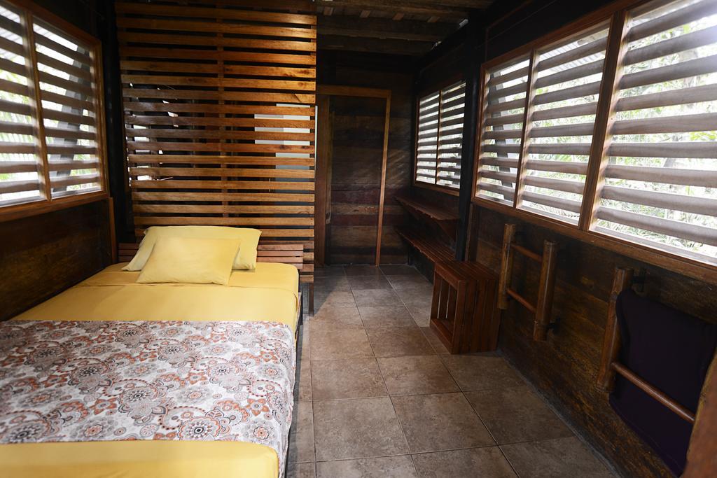 Jamu Lodge Puerto Montufar Luaran gambar